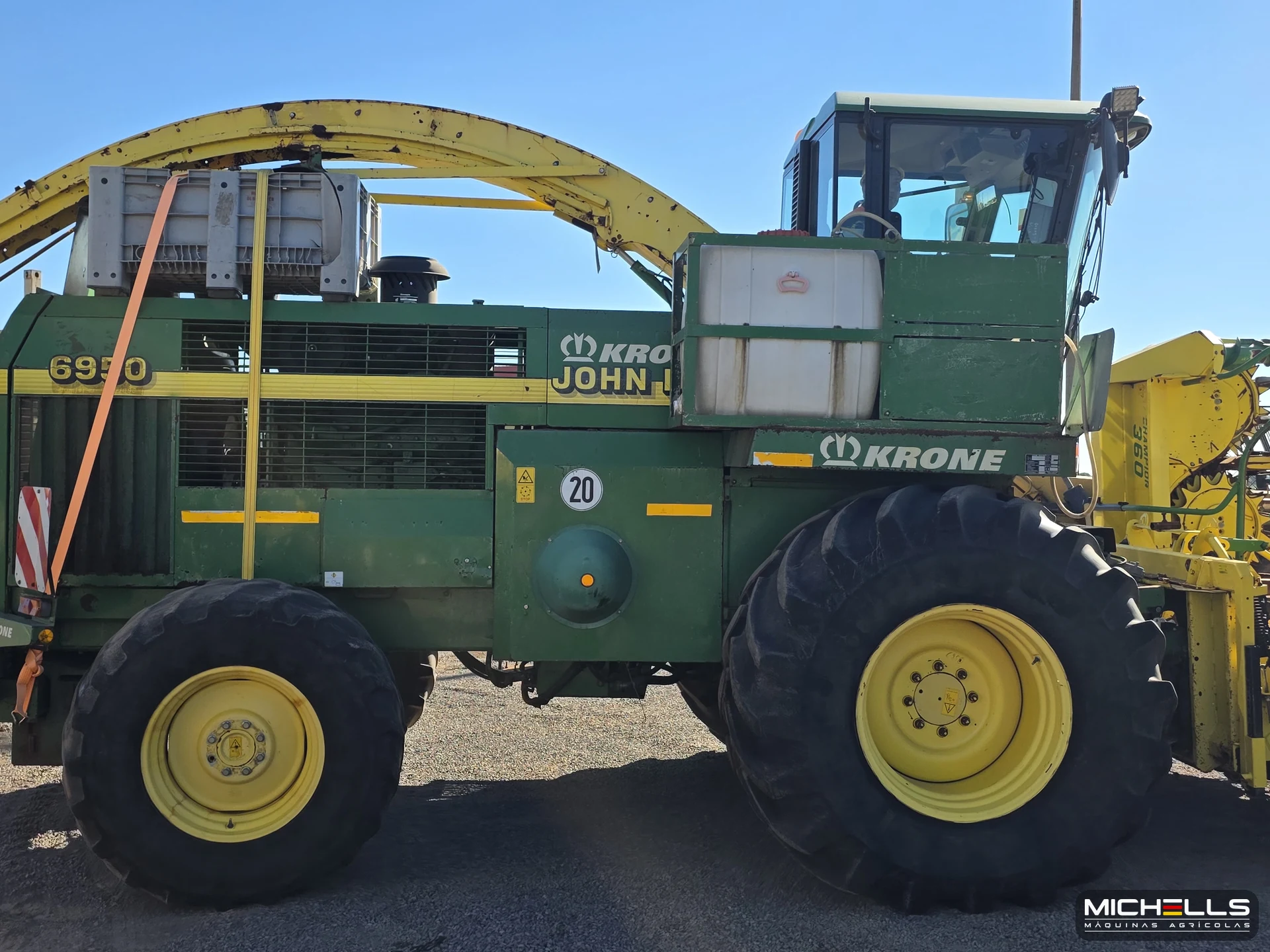 John Deere 6950 Série 6050 2001 verde — foto