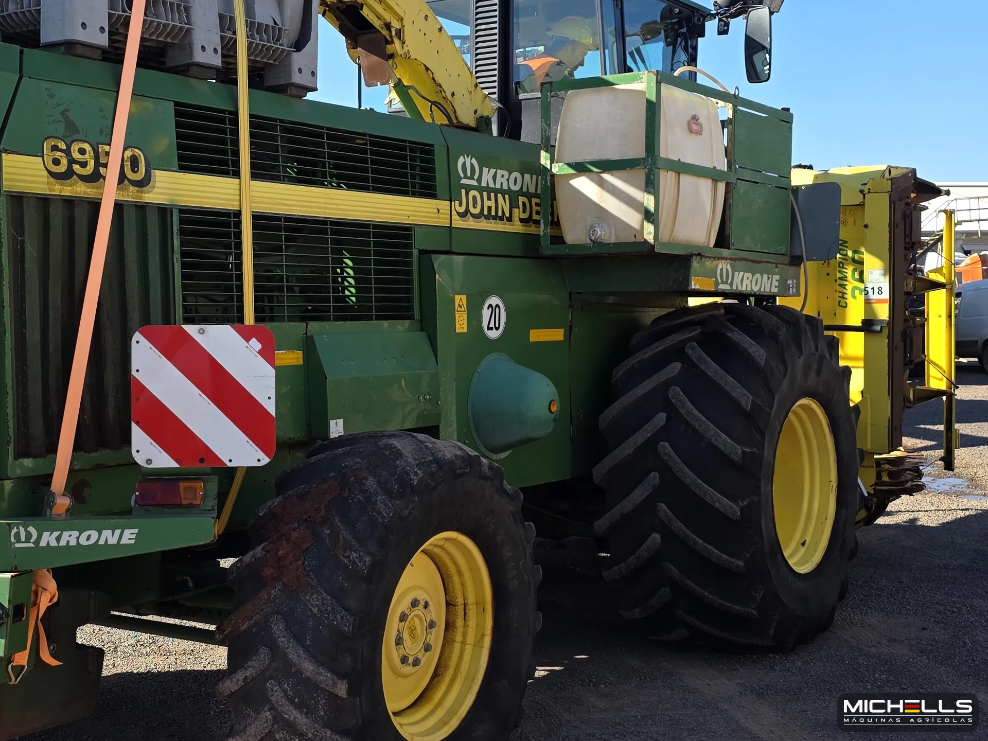 John Deere 6950 Série 6050 2001 verde — foto