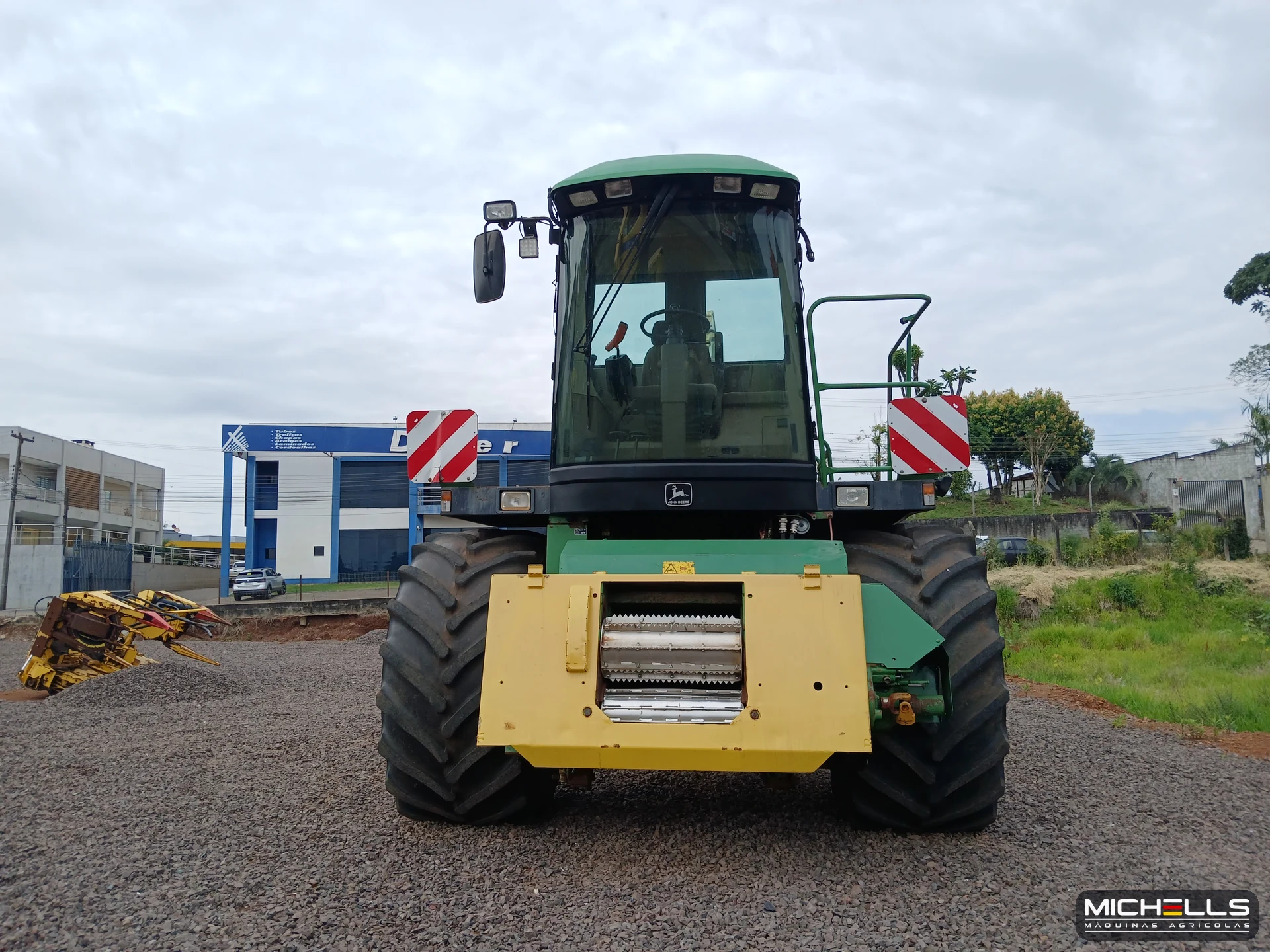 John Deere 6850 6050 PowerTech 2000 verde — foto