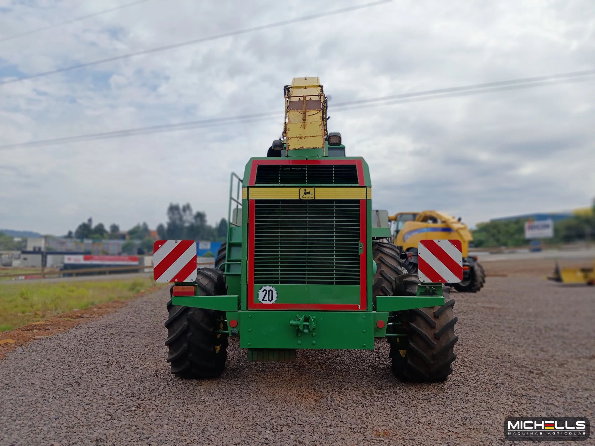 John Deere 6850 6050 PowerTech 2000 verde — foto
