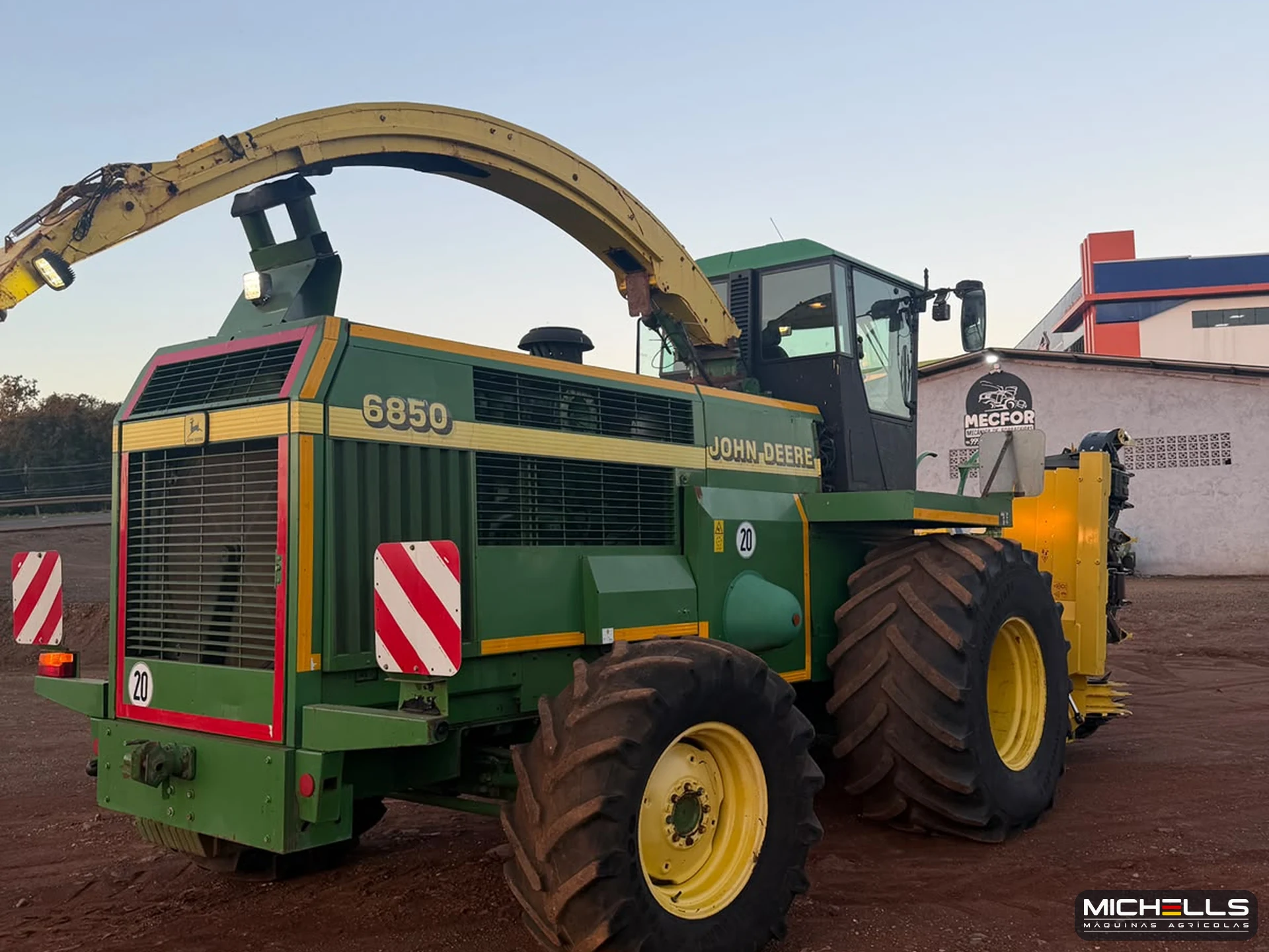 John Deere 6850 2000 verde — foto