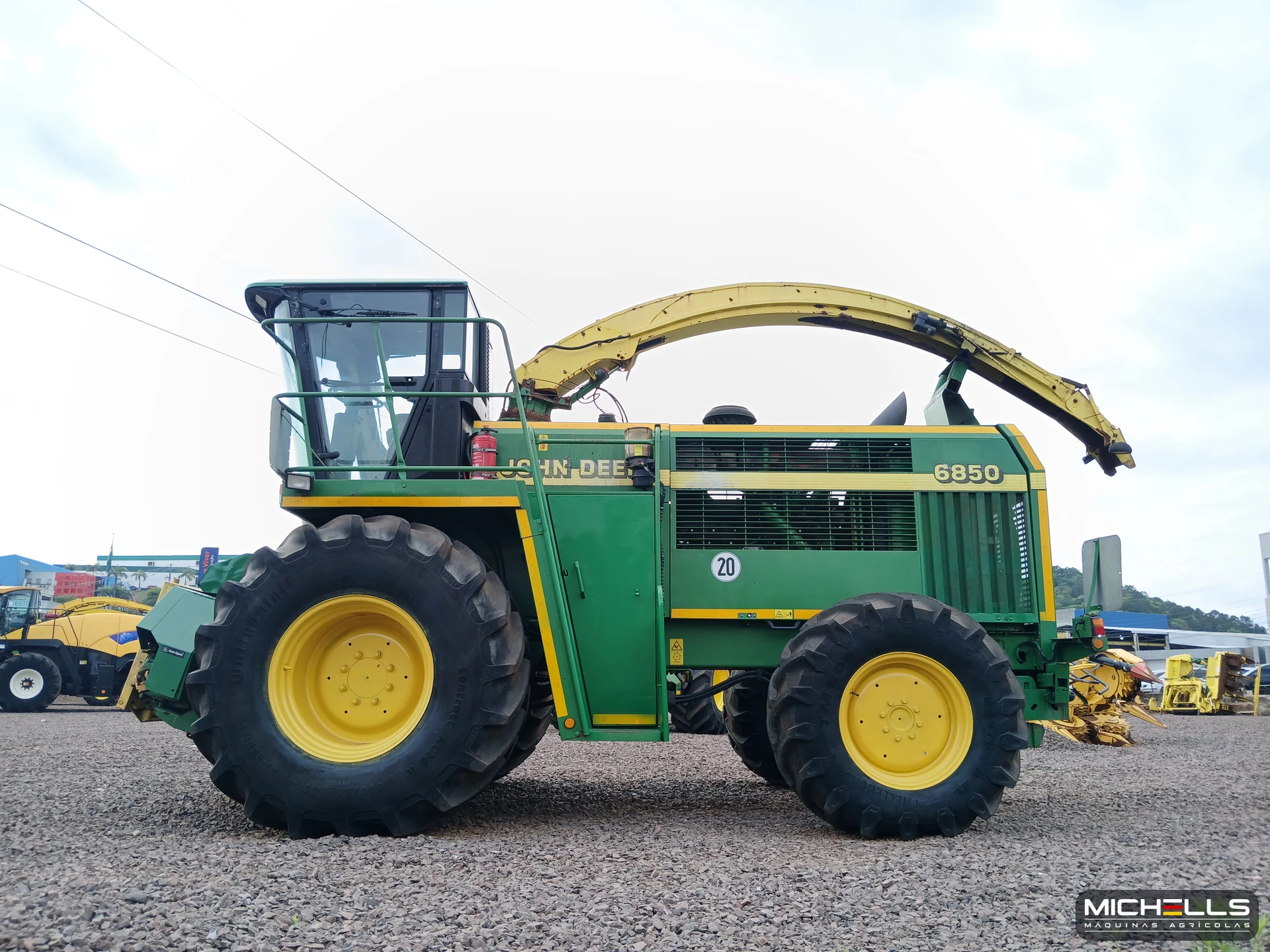 John Deere 6850 6050 PowerTech 2000 verde — foto