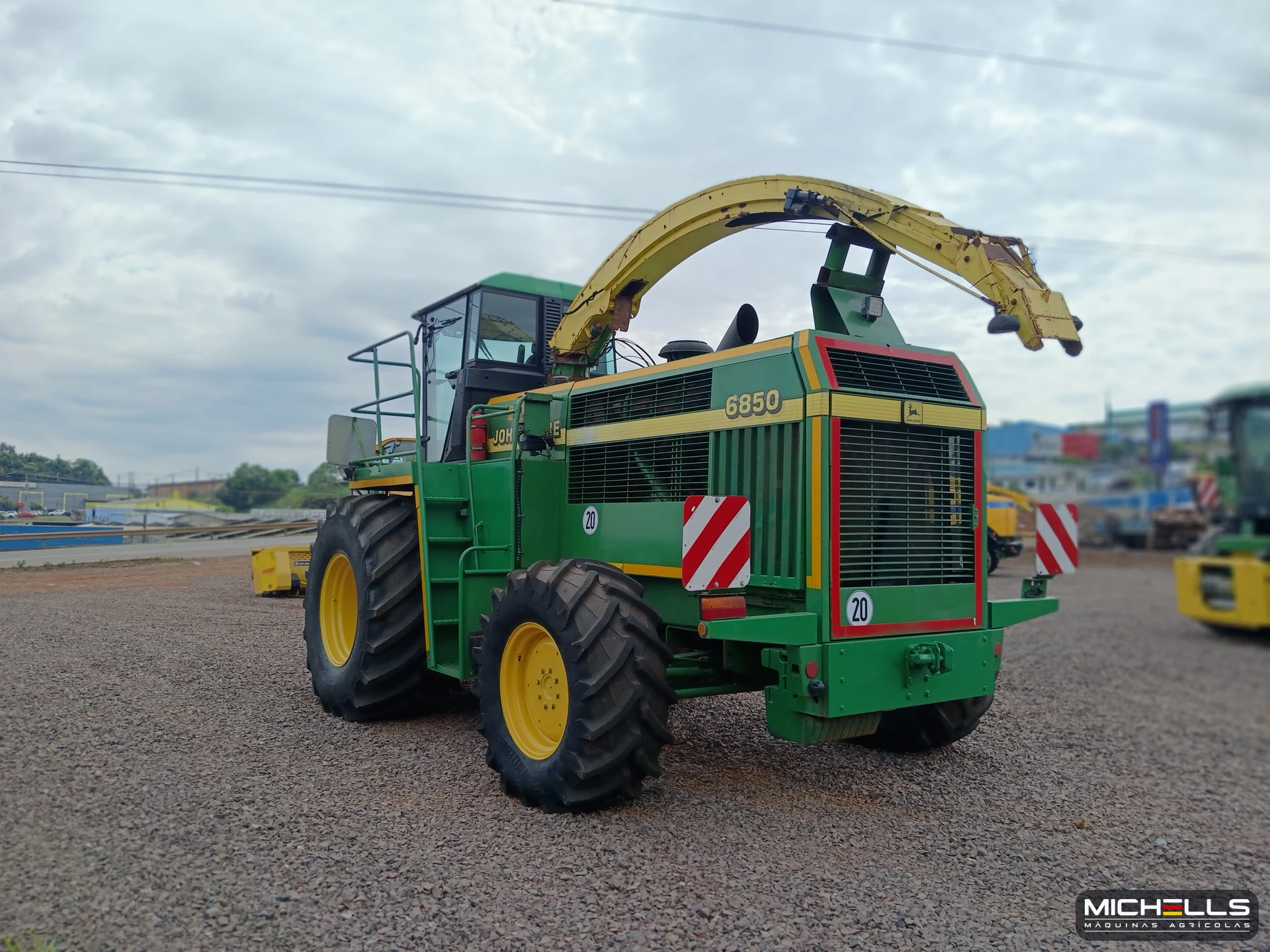 John Deere 6850 6050 PowerTech 2000 verde — foto