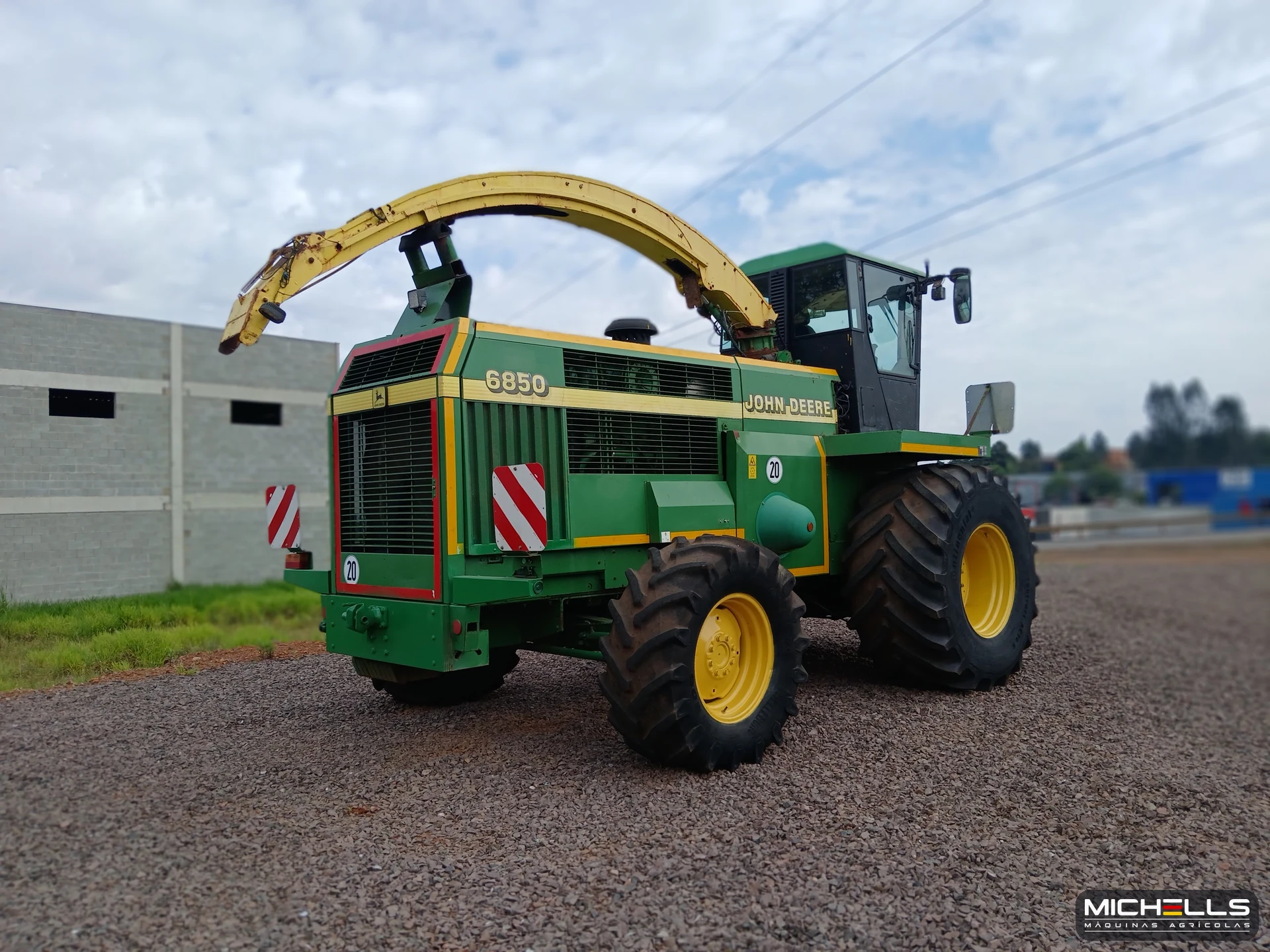 John Deere 6850 6050 PowerTech 2000 verde — foto