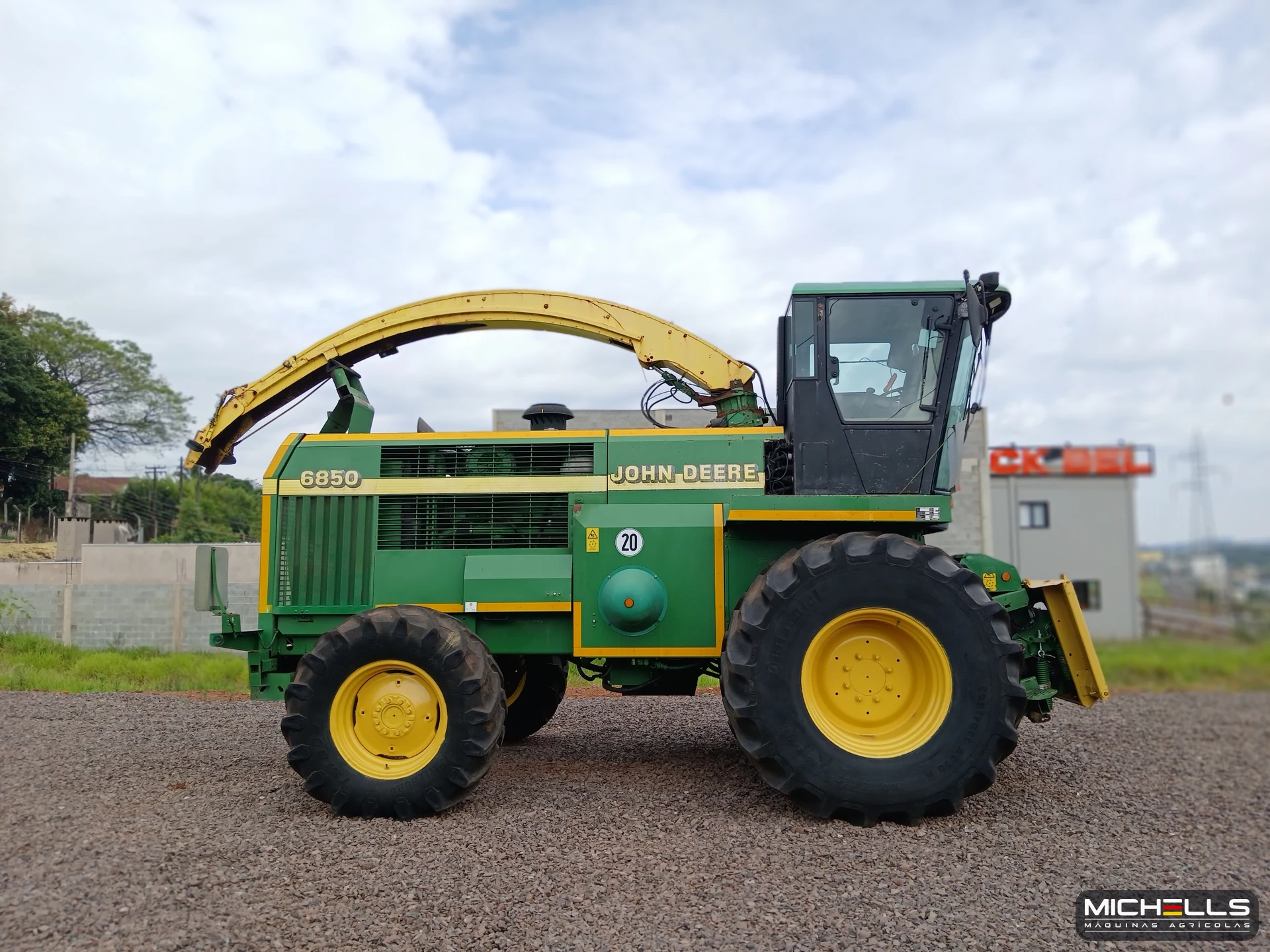 John Deere 6850 6050 PowerTech 2000 verde — foto
