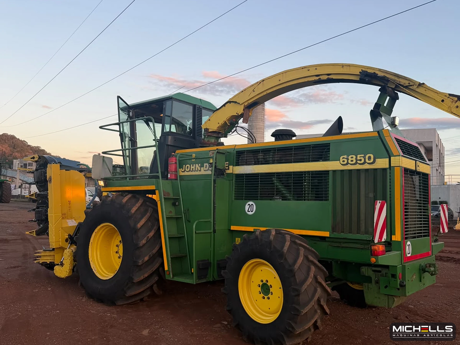 John Deere 6850 2000 verde — foto