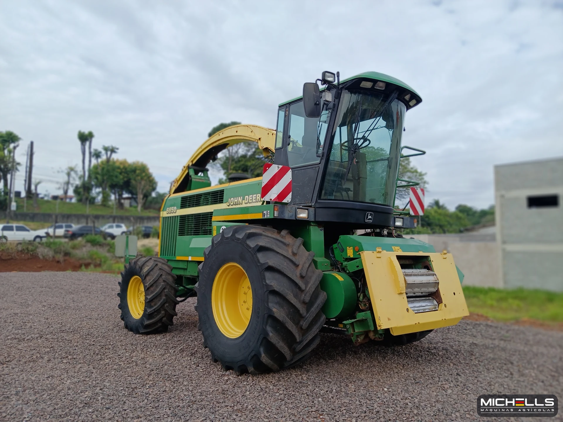 John Deere 6850 6050 PowerTech 2000 verde — foto